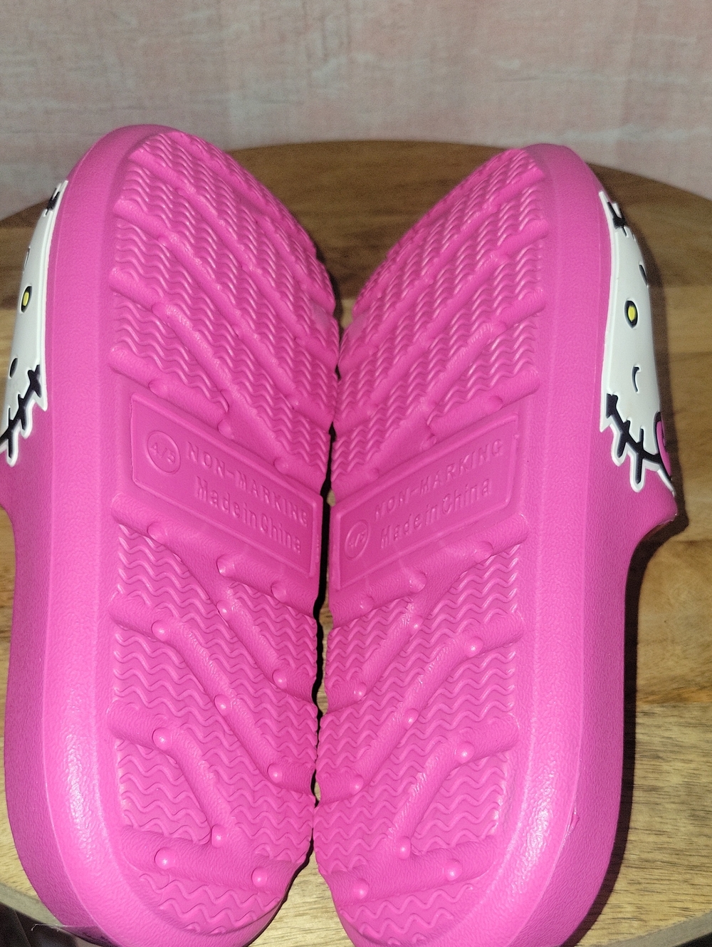 Hello Kitty Slides - Picture 7 of 7